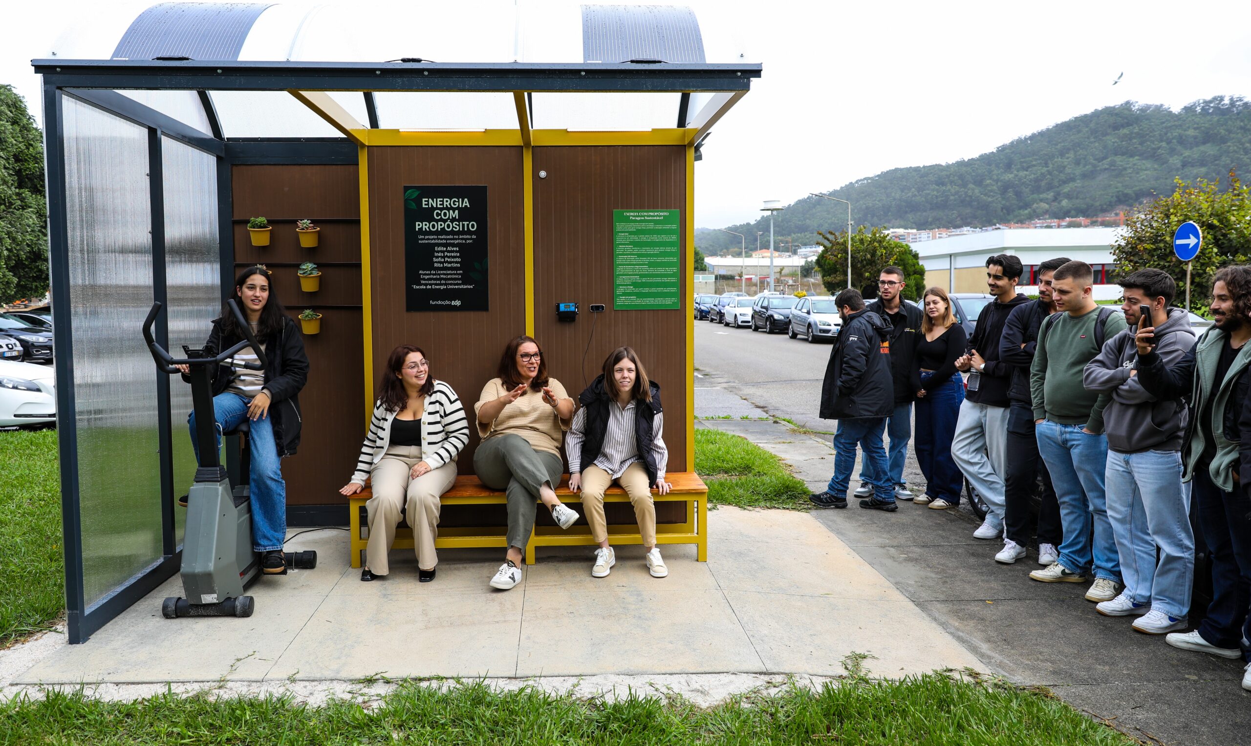 Paragem de autocarro sustentável de alunas do Politécnico de Viana vence do concurso da Fundação EDP