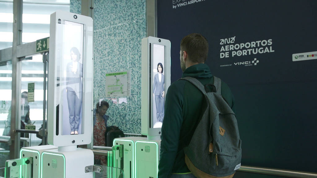 Cinco albaneses apanhados no aeroporto do Porto com passaportes falsos