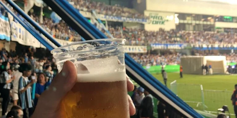 Presidente da Liga diz álcool nos estádios só com segurança