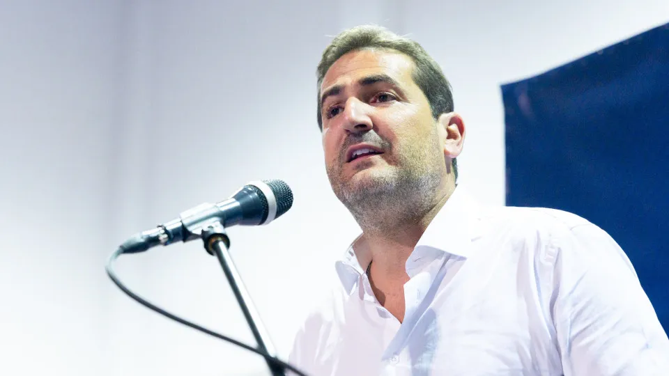 Hugo Soares prevê “noite longa” e diz-se “muito confiante”