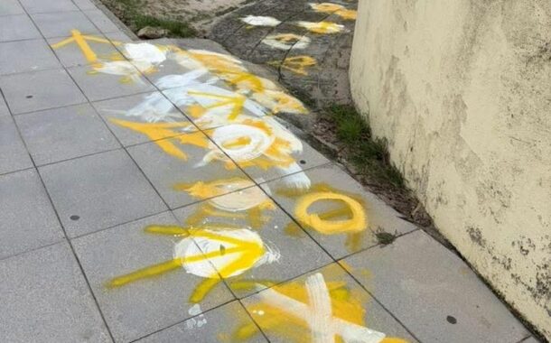 Freguesia de Caminha vandalizada com setas pintadas para confundir peregrinos