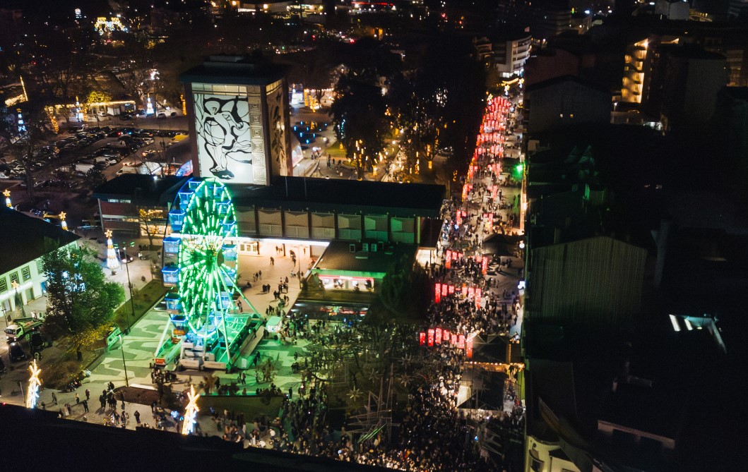 Espetáculo multimédia, circo, realidade virtual e quatro milhões de luzes transformam Famalicão em Aldeia de Natal