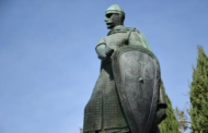 Retirada espada à estátua de D. Afonso Henriques após desaparecer peça