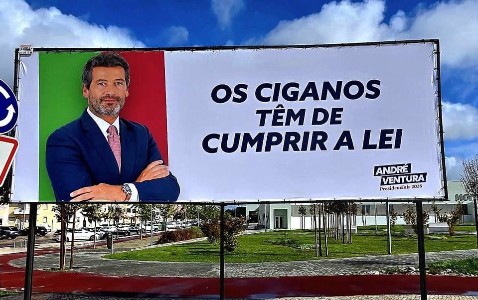Seis pessoas avançam com ação em tribunal para obrigar Ventura a retirar cartazes