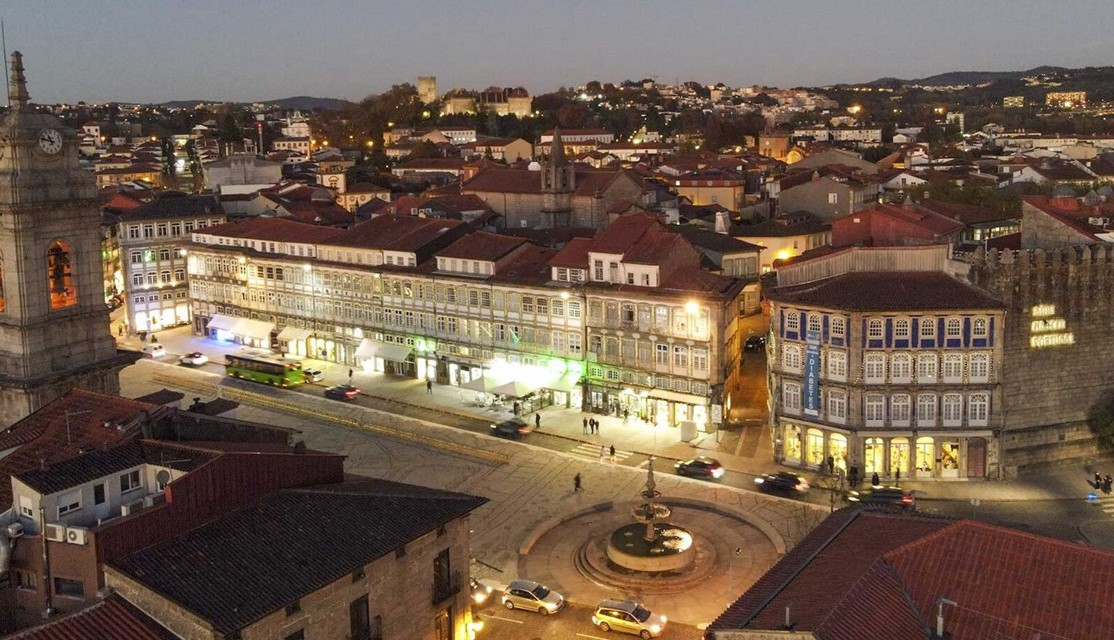 Guimarães reforça iluminação pública em 22 ruas do centro da cidade