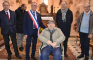 Idoso aplica herança milionária no arranjo da igreja da terra
