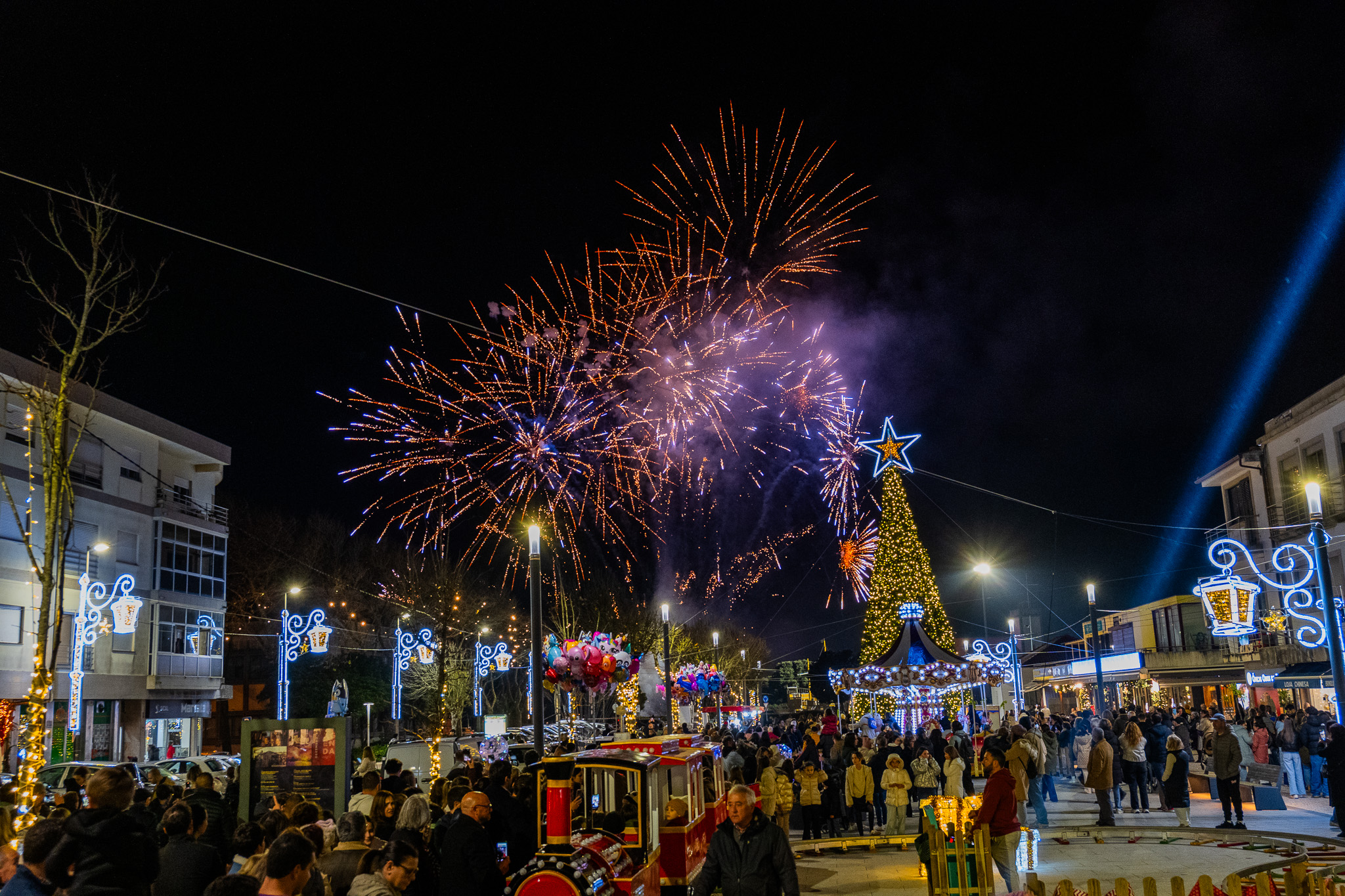 Câmara de Esposende apoia juntas de freguesia na iluminação de Natal