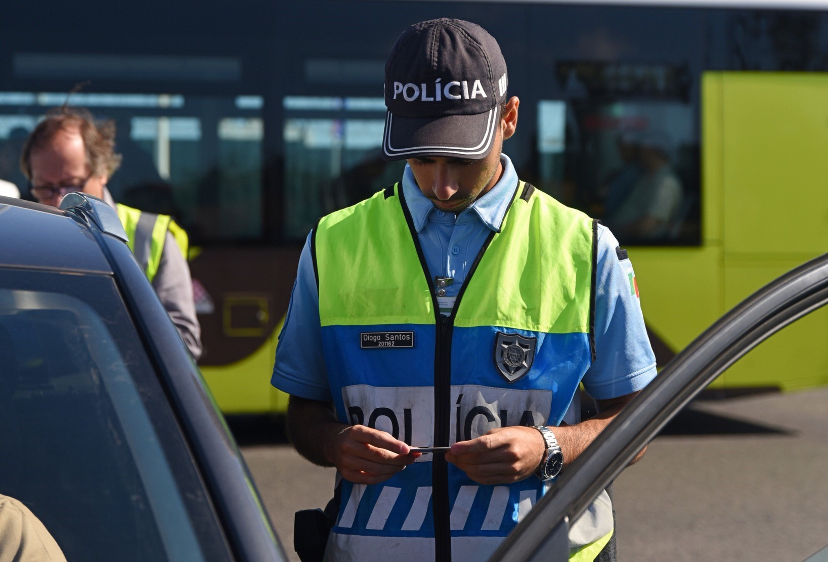 Apanhada pela terceira vez a conduzir sem carta em Viana
