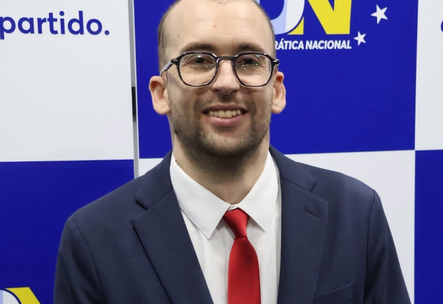 Candidato pelo ADN em Viana detido no Brasil por comentários políticos