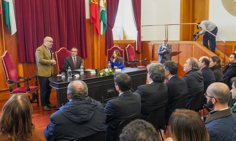 Pinto Luz assegura que Governo ultima mecanismos de financiamento de “todo projeto” do Metrobus em Guimarães