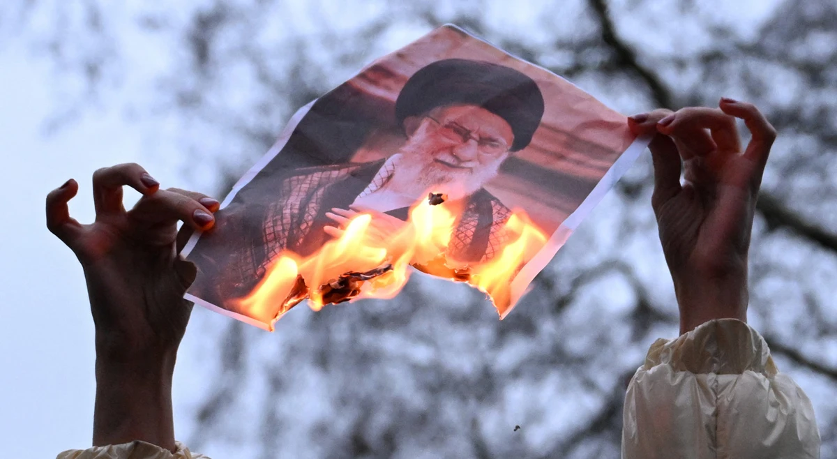Manifestantes iranianos em Lisboa pedem ao Governo que expulse representantes da República Islâmica