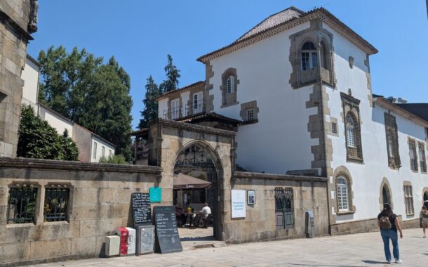 Pintor Santiago Belacqua leva 'Cultura da Paz' à Casa dos Coimbras em Braga