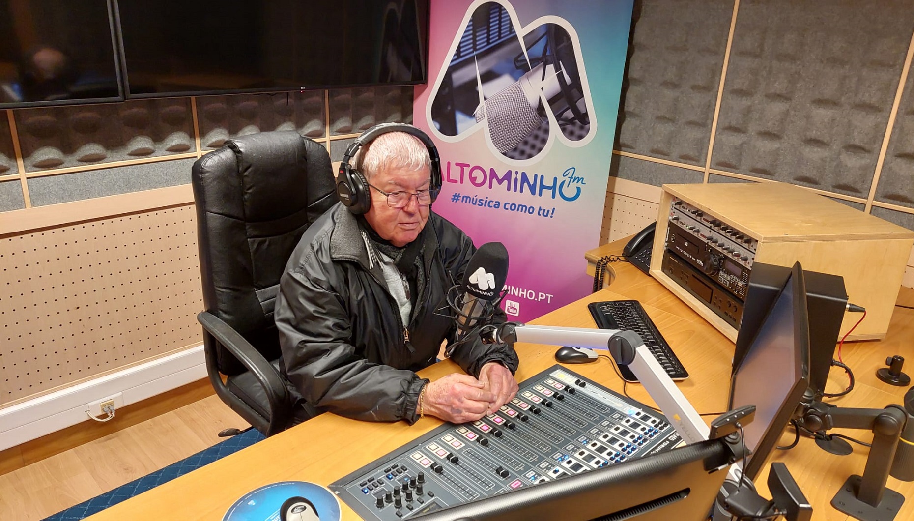Aos 87 anos. O mais velho apresentador de Portugal e voz do ‘Bom Dia Alto Minho’ despede-se da rádio