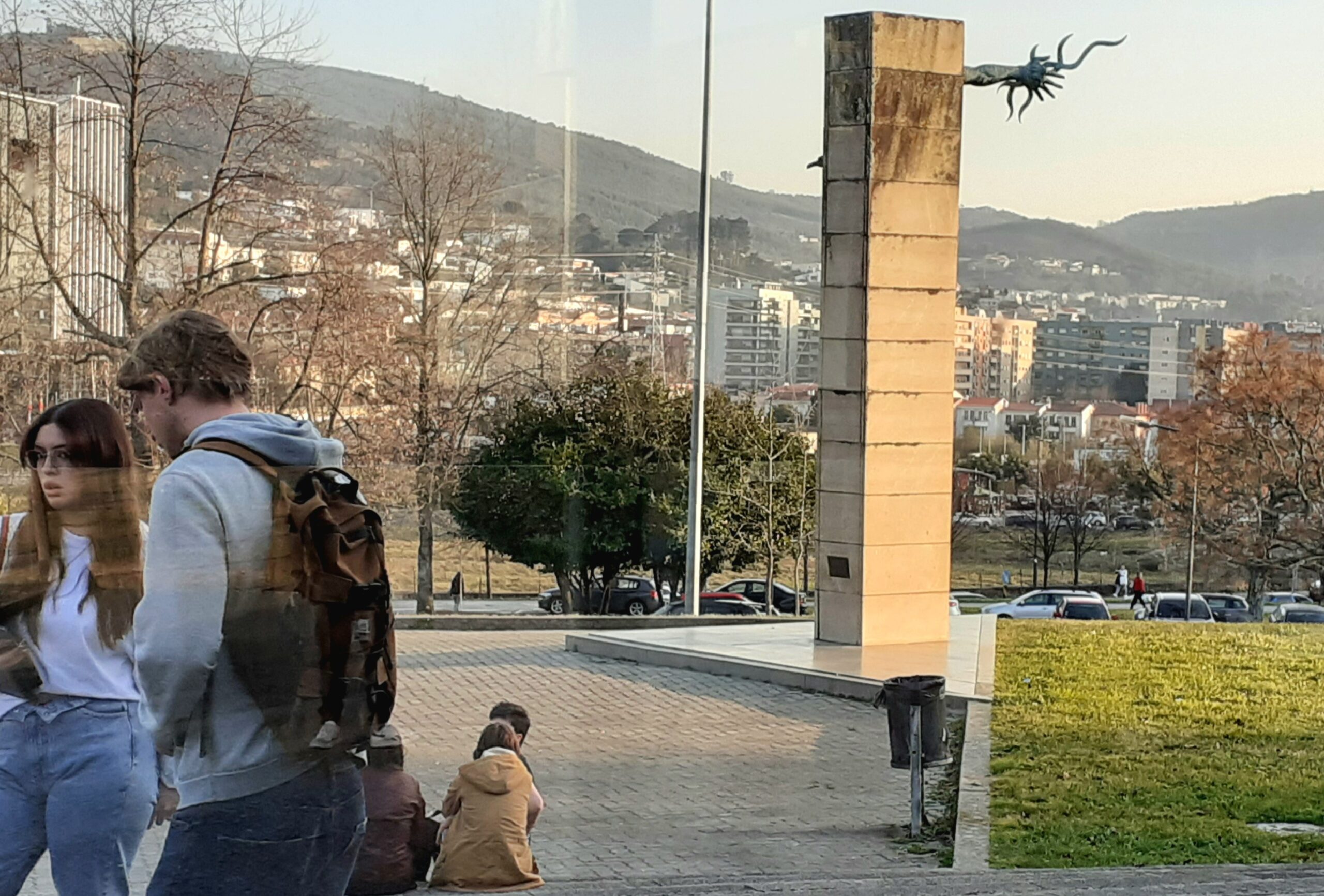 Contra uma “epidemia” de “cretinos digitais” professores pedem proibição da IA