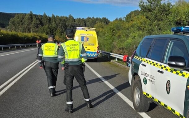 Casal de Paredes de Coura ferido em violento despiste de mota na Galiza