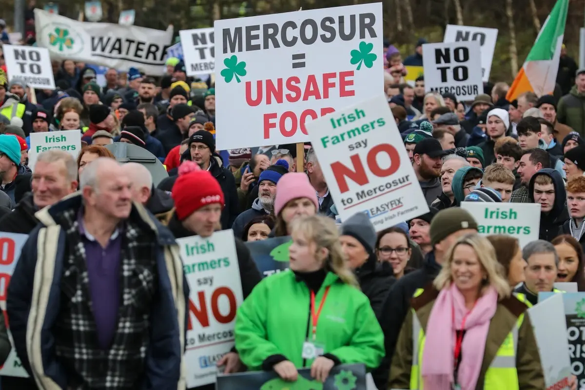Agricultores irlandeses e espanhóis protestam contra acordo com Mercosul