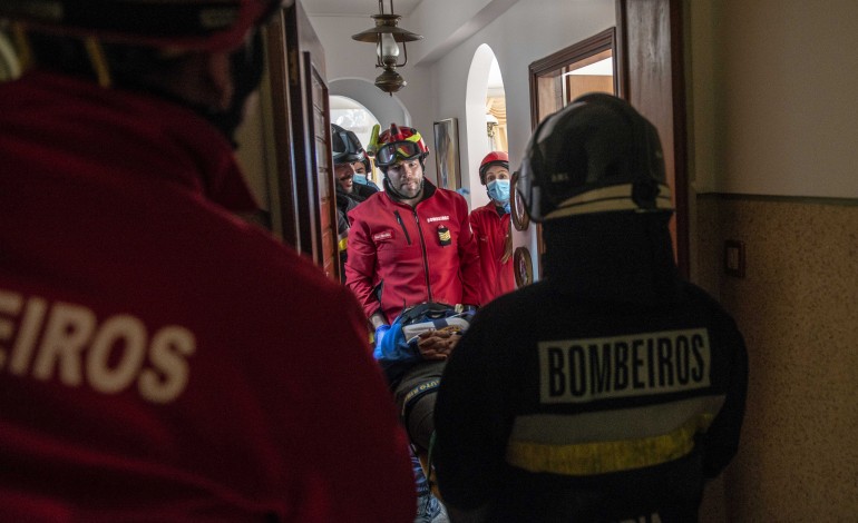 Bombeiros de Guimarães na ajuda ao distrito de Leiria