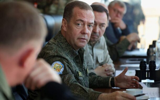 Medvedev ameaça Reino Unido e França com ataques nucleares