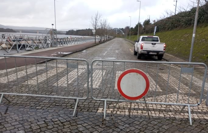 Rio Minho obriga a corte da marginal em Cerveira