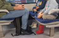 Foto tirada no comboio torna-se viral. “Gesto simples, mas carregado de educação”