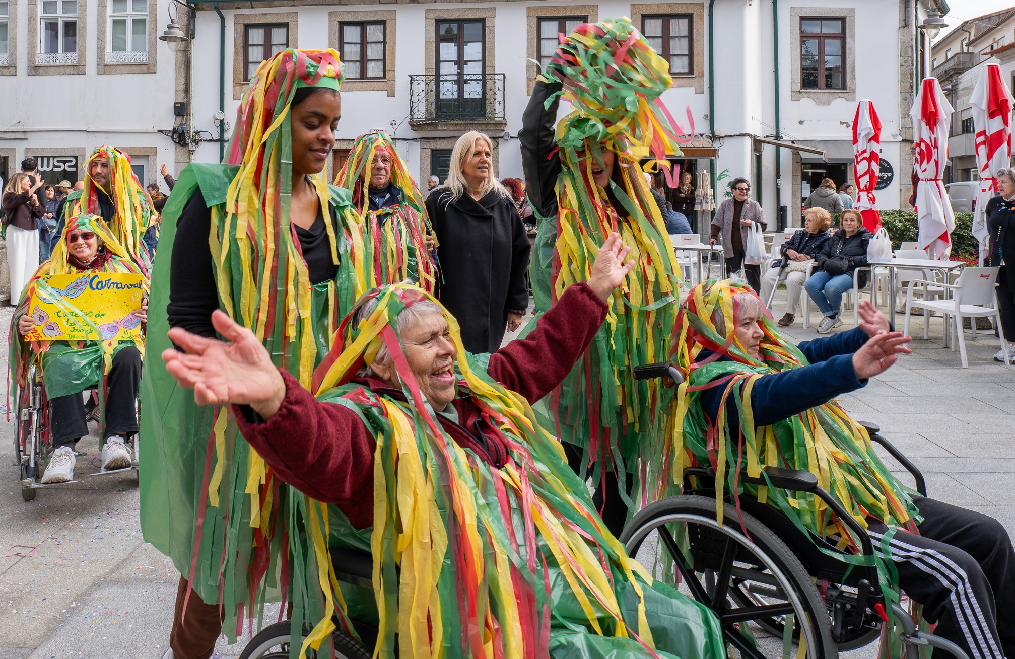 Desfile de Carnaval ‘Fantasia Ambiente’ leva um milhar de foliões ao centro histórico de Esposende