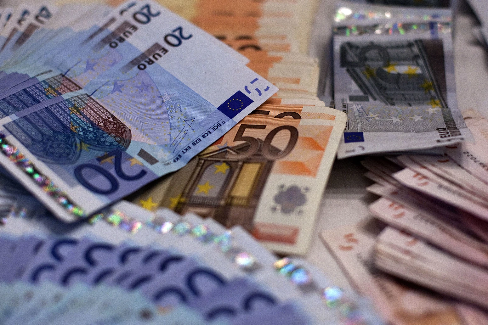 Apreensão de notas de euro contrafeitas em Portugal cai 20% em 2025