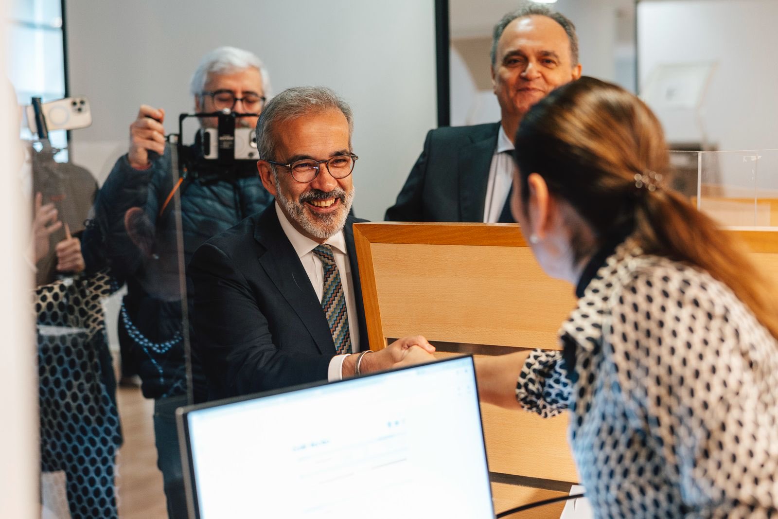 Governo admite “medidas estruturais” para aliviar famílias e empresas se guerra continuar