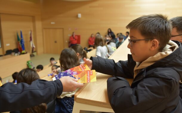 Alunos de Valença aprendem a preparar kits sobrevivência