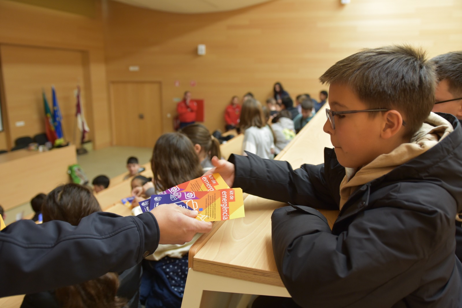Alunos de Valença aprendem a preparar kits sobrevivência
