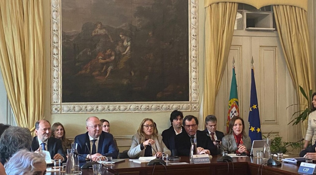 Lei Laboral. Ministra diz que negociações estão mais perto do fim, mas sem prazo definido