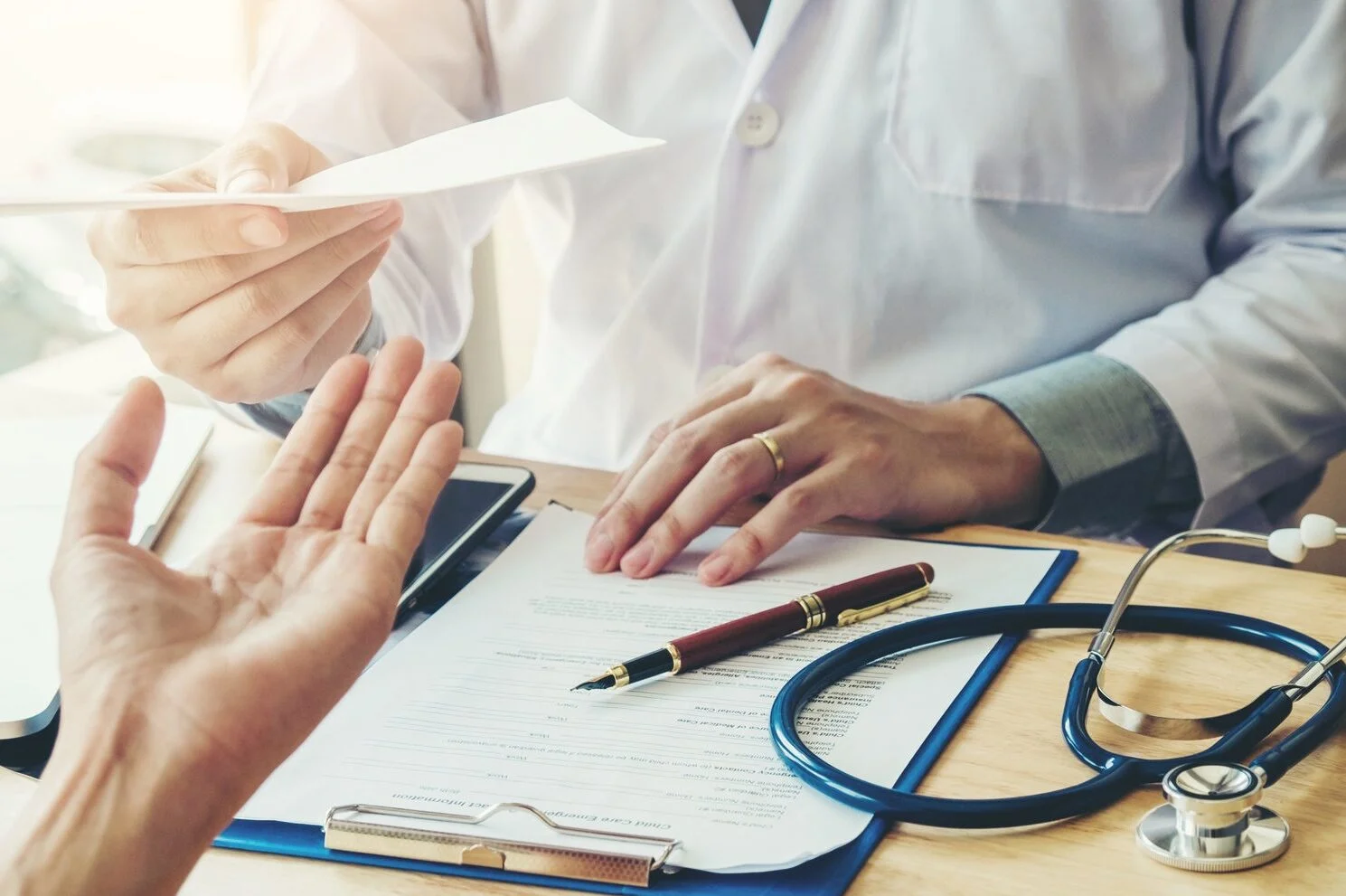 Atestados médicos para conduzir devem ser passados presencialmente, alerta Ordem dos Médicos