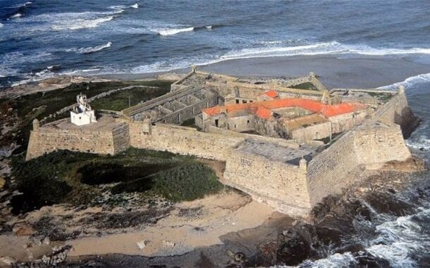 Caminha. Mar agitado provoca derrocada no Forte da Ínsua
