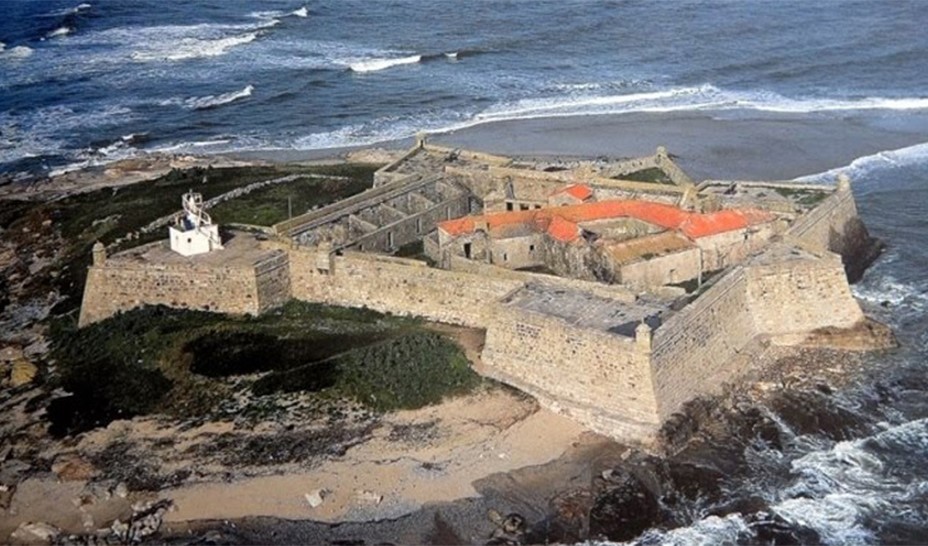 Caminha. Mar agitado provoca derrocada no Forte da Ínsua