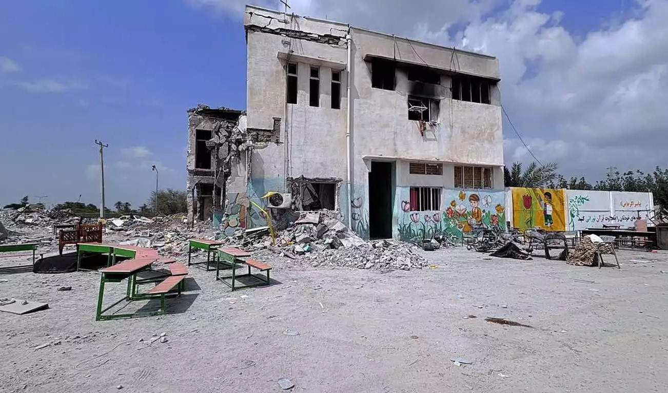 Vídeo aponta para míssil dos EUA no ataque que matou mais de 150 crianças numa escola Irão (c/vídeo)