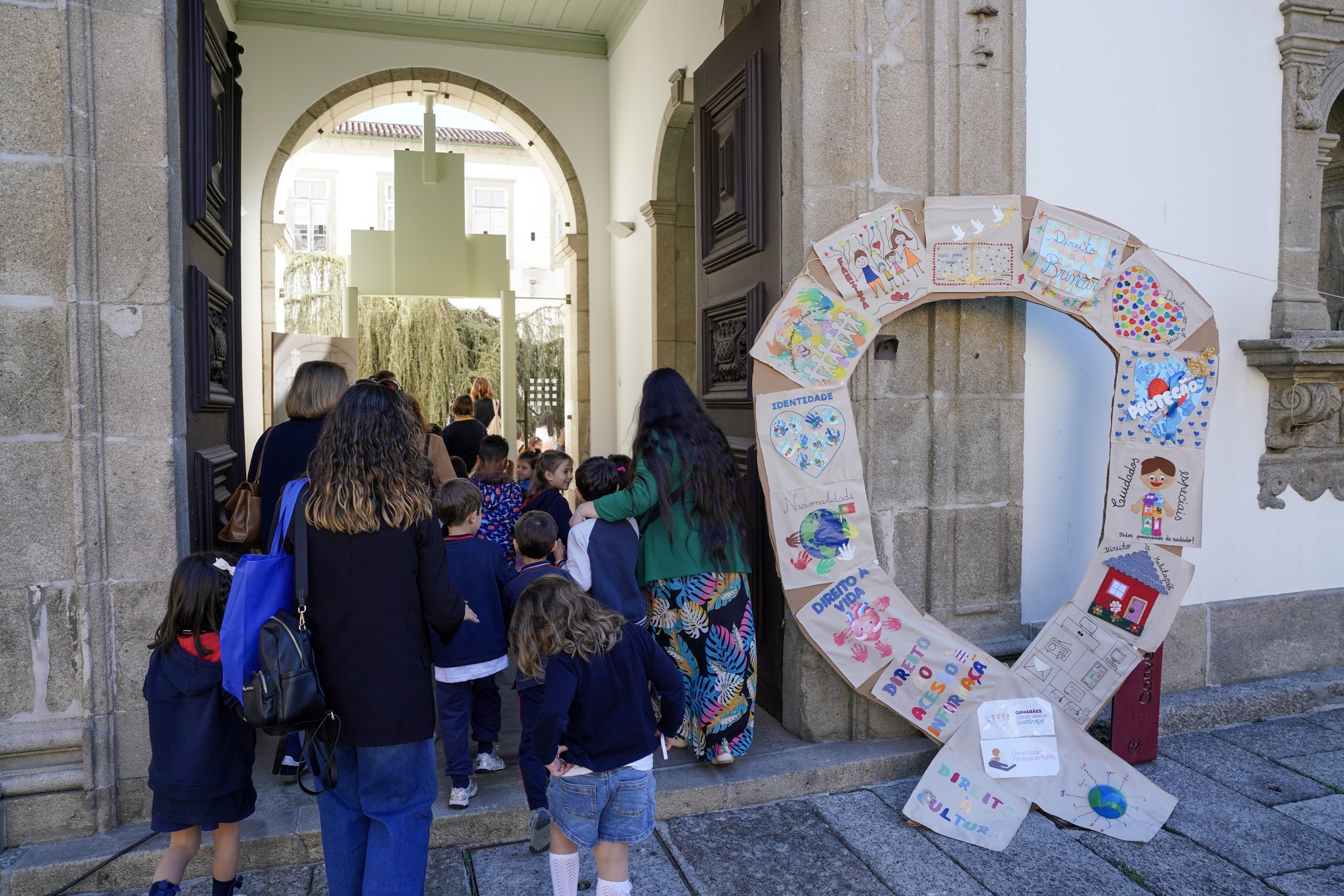 Cerca de 2100 crianças dão corpo a campanha de prevenção dos maus tratos na infância em Guimarães