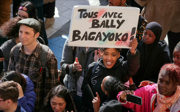 Milhares de pessoas protestaram contra o racismo em França