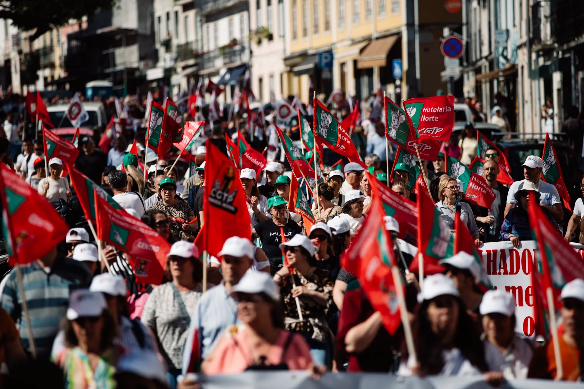 Milhares de manifestantes em Lisboa contra pacote laboral