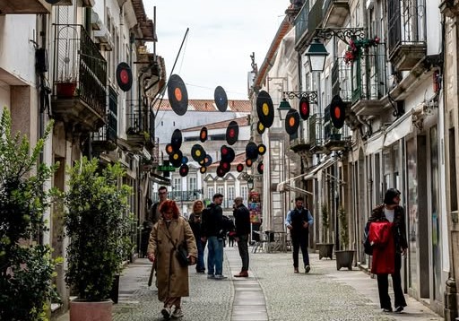 Antigos Paços do Concelho de Viana recebem primeira Feira do Vinil este fim de semana