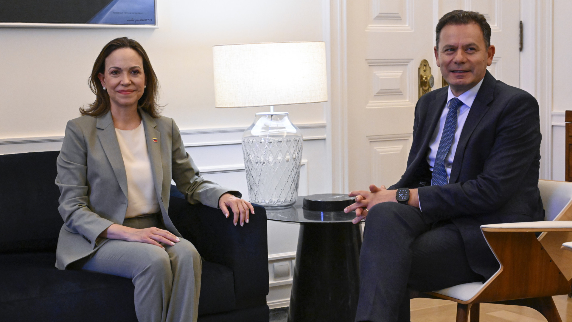 Corina teve “excelente e produtiva conversa” com Montenegro