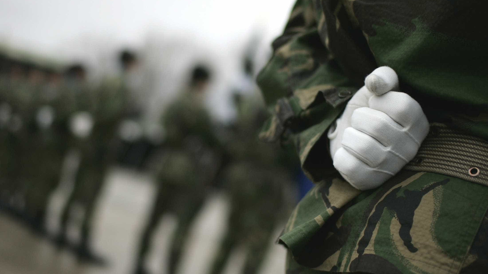Europa acelera rearmamento e aumenta despesa militar global