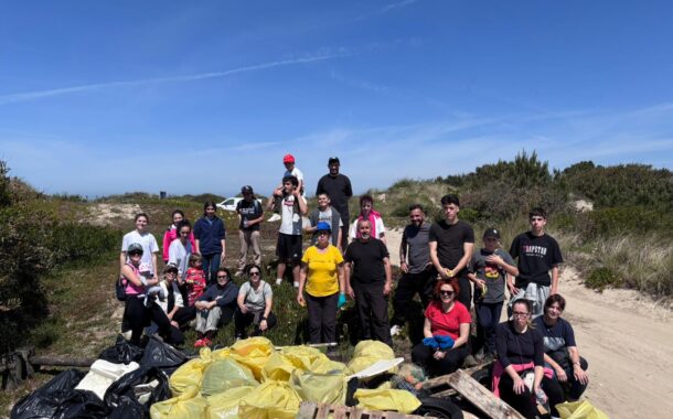 Cerca de 2,7 toneladas de lixo retiradas em dois dias das praias de Esposende por 650 voluntários (c/fotos)