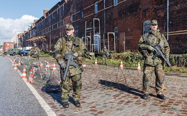 Europa prepara-se para a guerra. Alemanha reforça tropas e Macron acelera eixo militar com Polónia