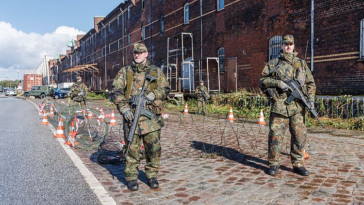 Europa prepara-se para a guerra. Alemanha reforça tropas e Macron acelera eixo militar com Polónia