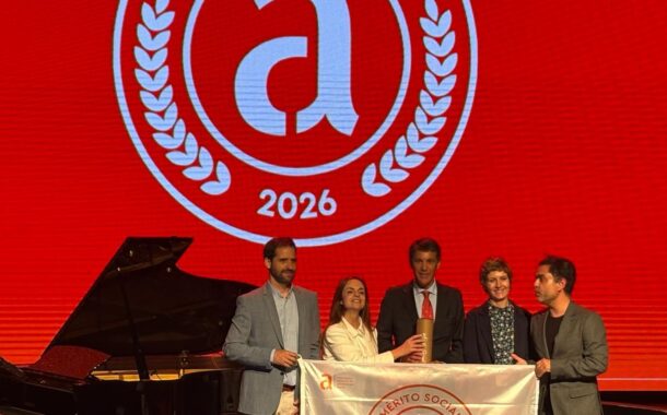 Câmara Guimarães distinguida com Bandeira de Mérito Social