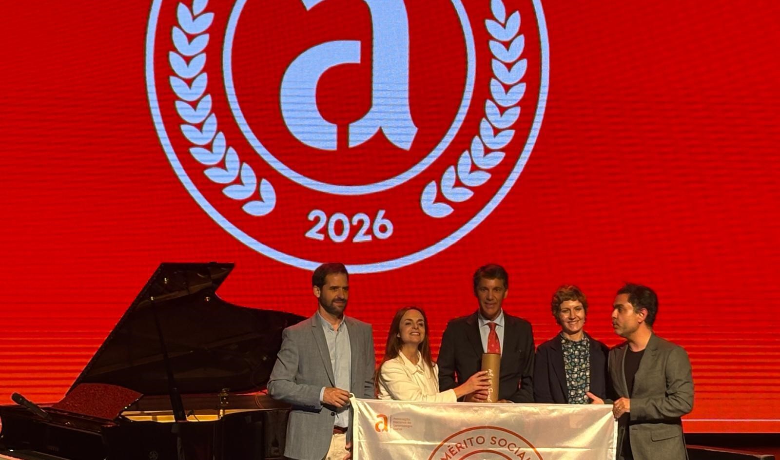 Câmara Guimarães distinguida com Bandeira de Mérito Social