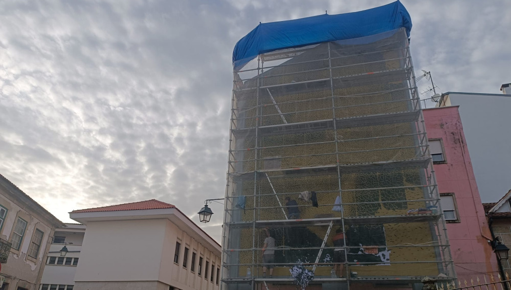 Monção. Mural de 11 metros presta homenagem ao poeta João Verde