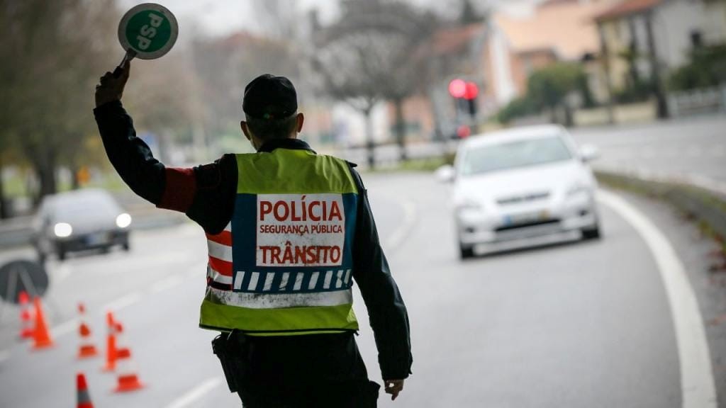 Condutor de 80 anos detido por recusar teste do álcool