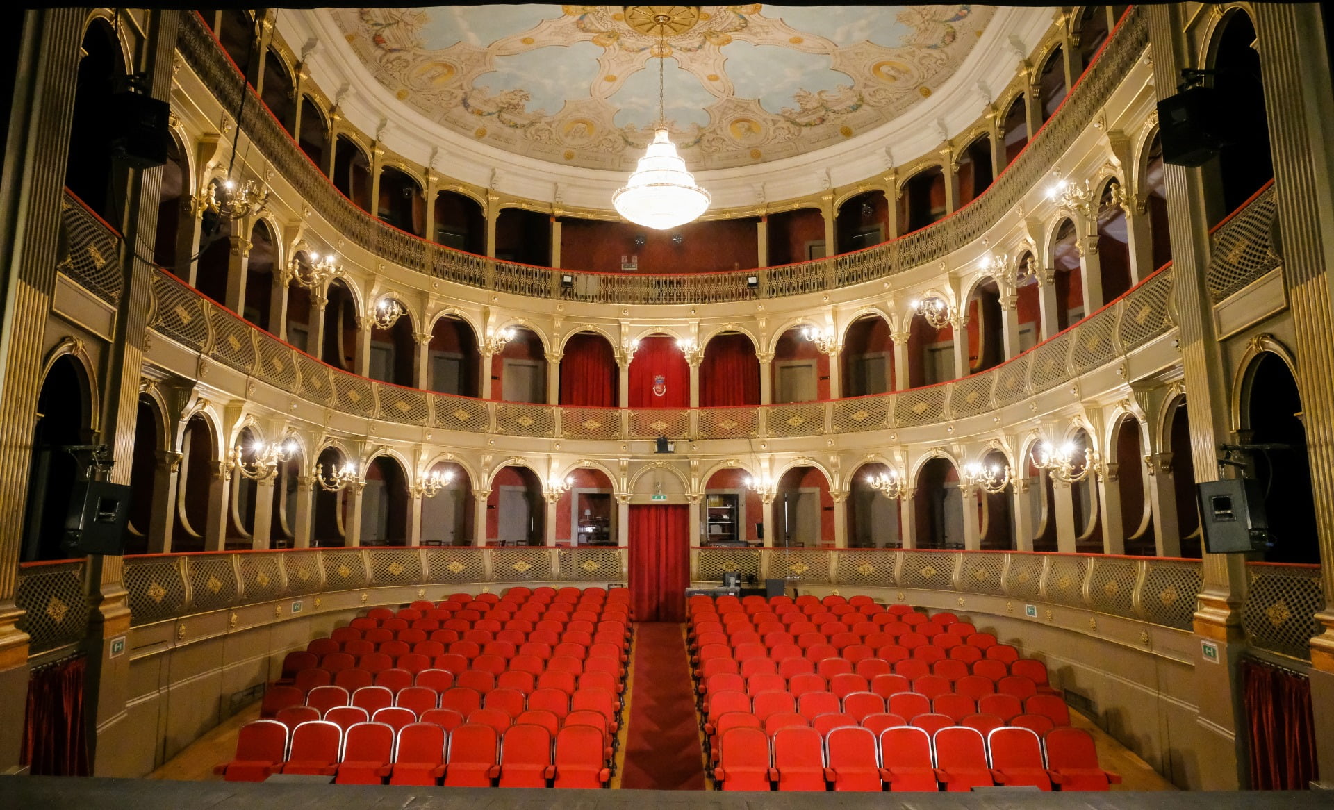 Viana. ‘Nas guerras dos ricos morrem os pobres’ em debate no Teatro Sá de Miranda com Fernando Rosas
