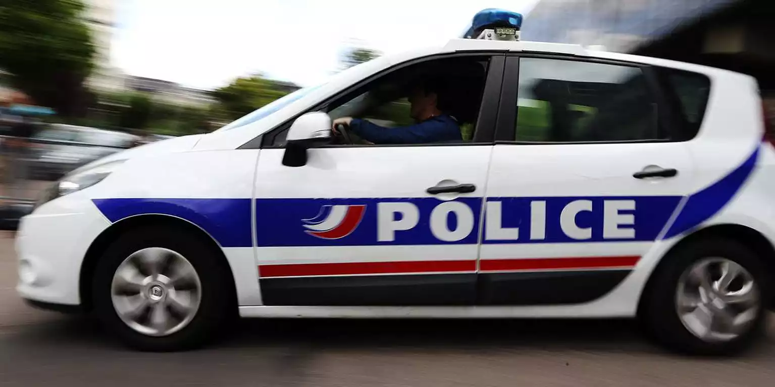 França. Pai detido por deixar filho em cativeiro mais de um ano numa carrinha