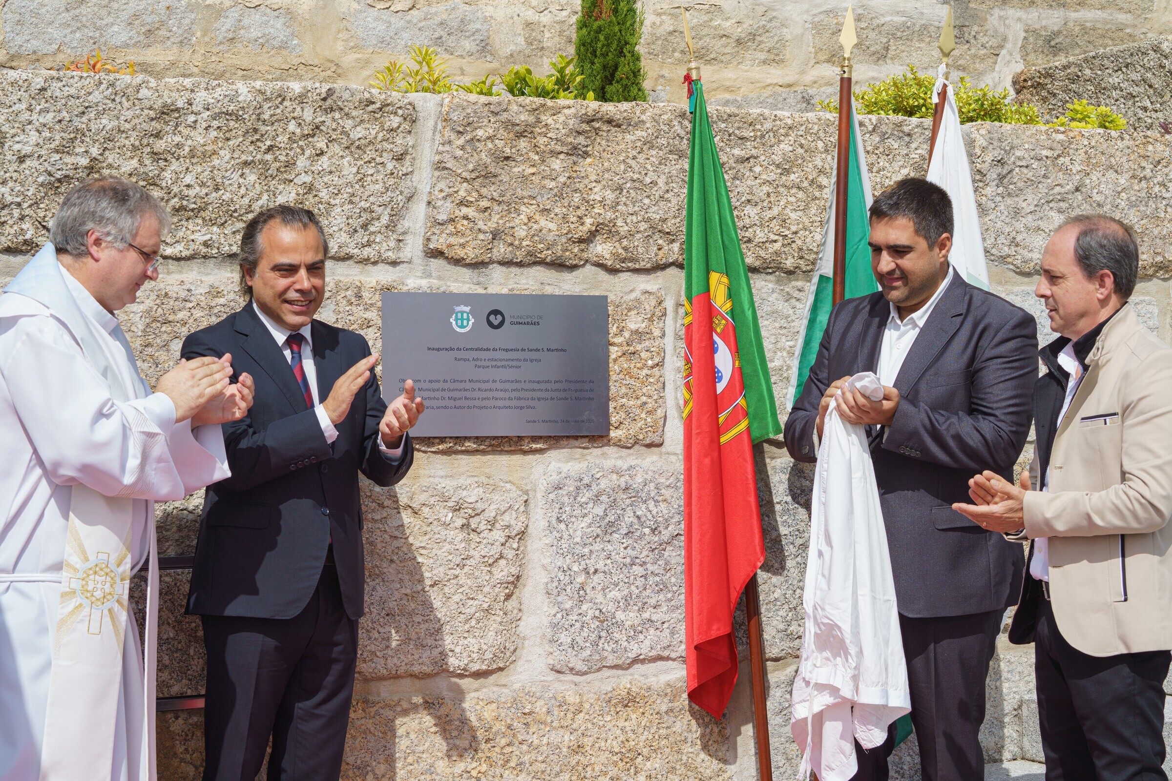 Guimarães. Inaugurada nova envolvente da igreja de Sande São Martinho